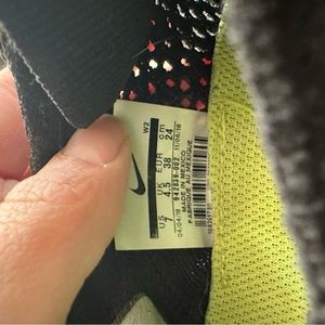 ! Size 7 Nike pro running weightless shoes !